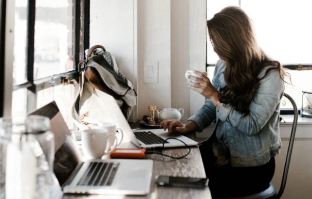 云如何影響網(wǎng)站設(shè)計-瑩晨建站-www.algeanandpartners.com